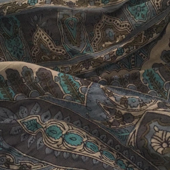 Fashion Scarf - Picture 2 of 3